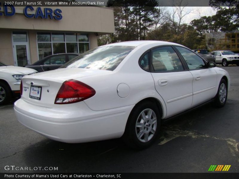 Vibrant White / Medium/Dark Flint 2007 Ford Taurus SE