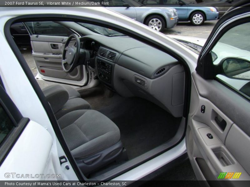 Vibrant White / Medium/Dark Flint 2007 Ford Taurus SE