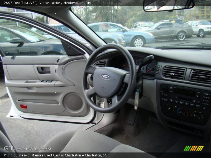 Vibrant White / Medium/Dark Flint 2007 Ford Taurus SE