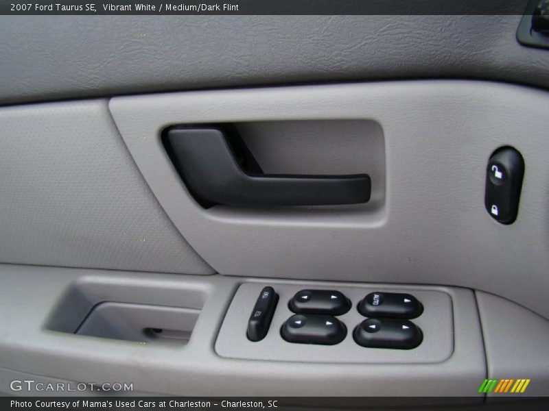 Vibrant White / Medium/Dark Flint 2007 Ford Taurus SE