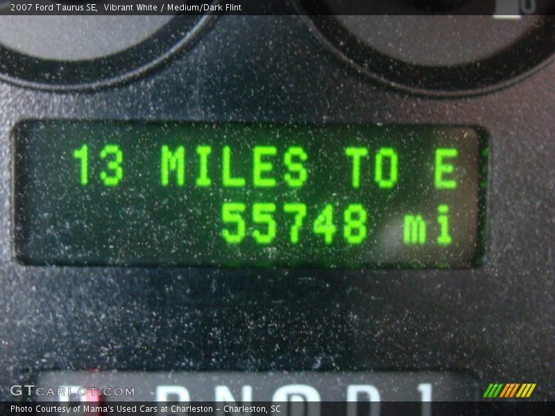 Vibrant White / Medium/Dark Flint 2007 Ford Taurus SE