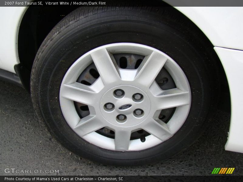 Vibrant White / Medium/Dark Flint 2007 Ford Taurus SE