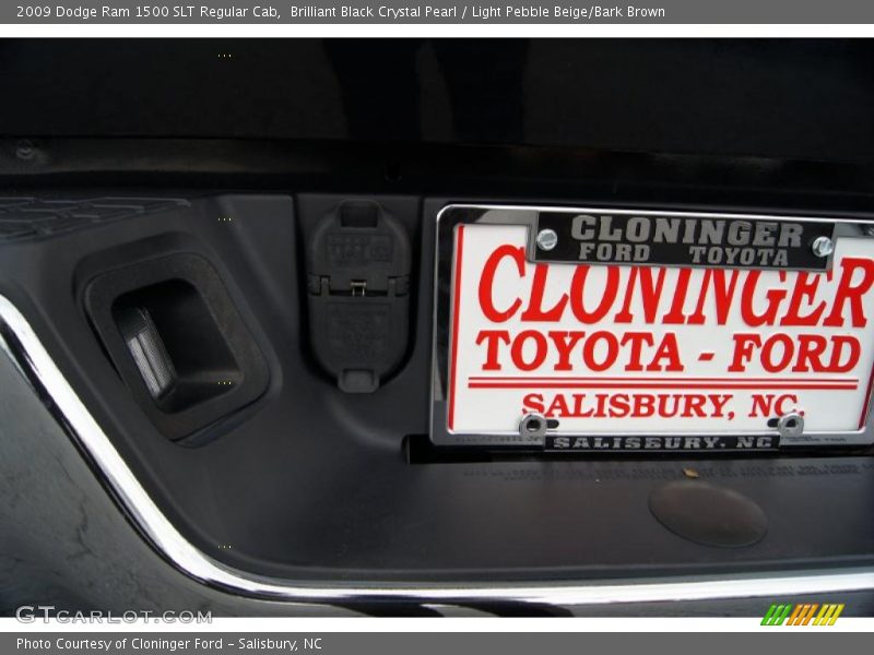 Brilliant Black Crystal Pearl / Light Pebble Beige/Bark Brown 2009 Dodge Ram 1500 SLT Regular Cab