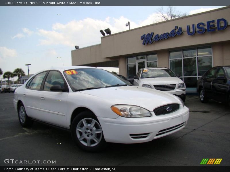 Vibrant White / Medium/Dark Flint 2007 Ford Taurus SE
