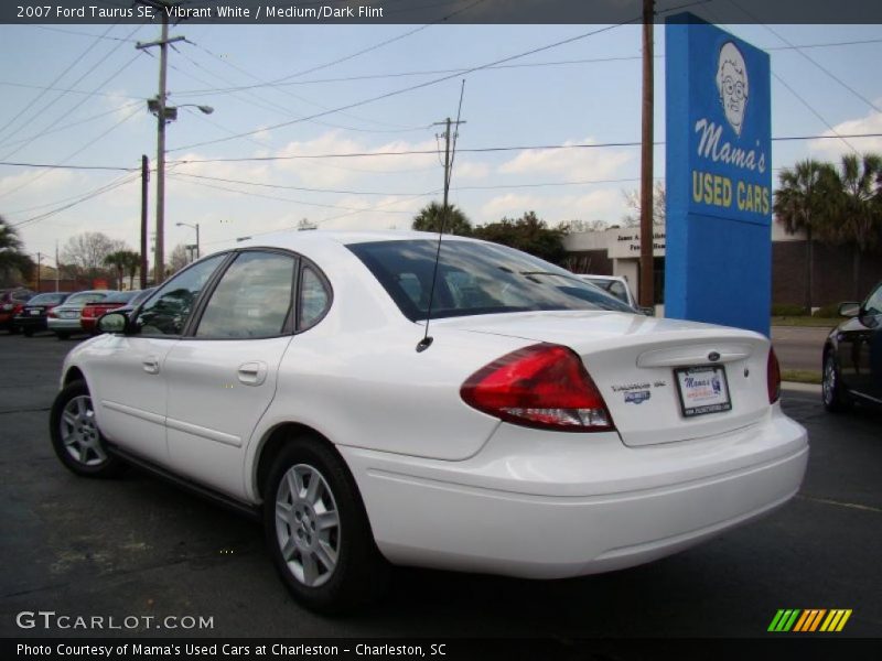Vibrant White / Medium/Dark Flint 2007 Ford Taurus SE
