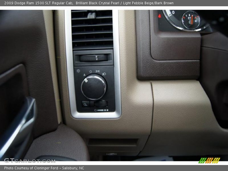 Brilliant Black Crystal Pearl / Light Pebble Beige/Bark Brown 2009 Dodge Ram 1500 SLT Regular Cab
