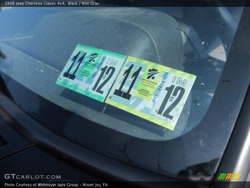 Black / Mist Gray 1998 Jeep Cherokee Classic 4x4