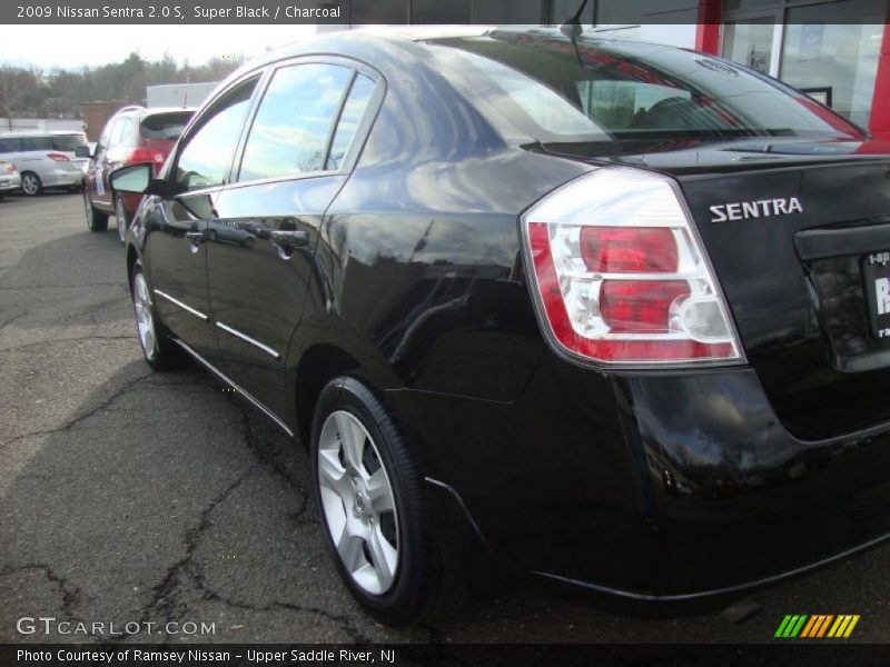 Super Black / Charcoal 2009 Nissan Sentra 2.0 S