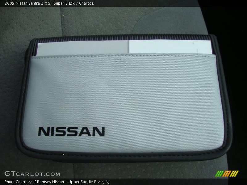 Super Black / Charcoal 2009 Nissan Sentra 2.0 S