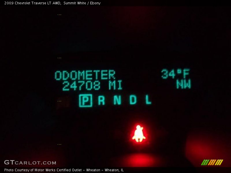 Summit White / Ebony 2009 Chevrolet Traverse LT AWD