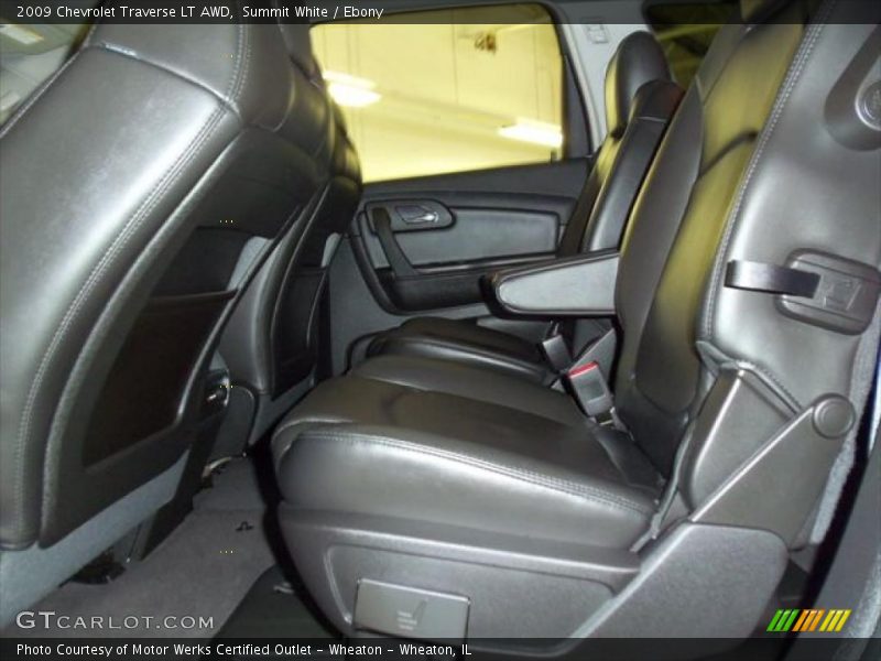 Summit White / Ebony 2009 Chevrolet Traverse LT AWD