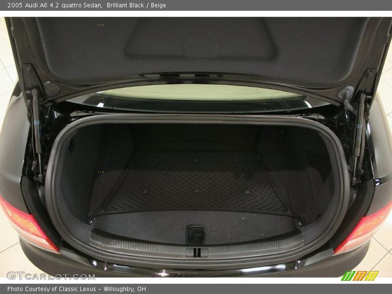 2005 A6 4.2 quattro Sedan Trunk