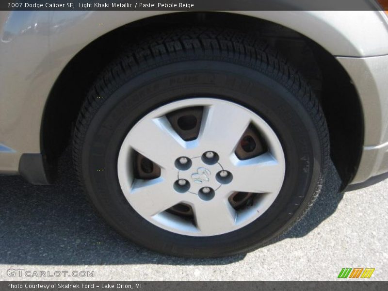 Light Khaki Metallic / Pastel Pebble Beige 2007 Dodge Caliber SE