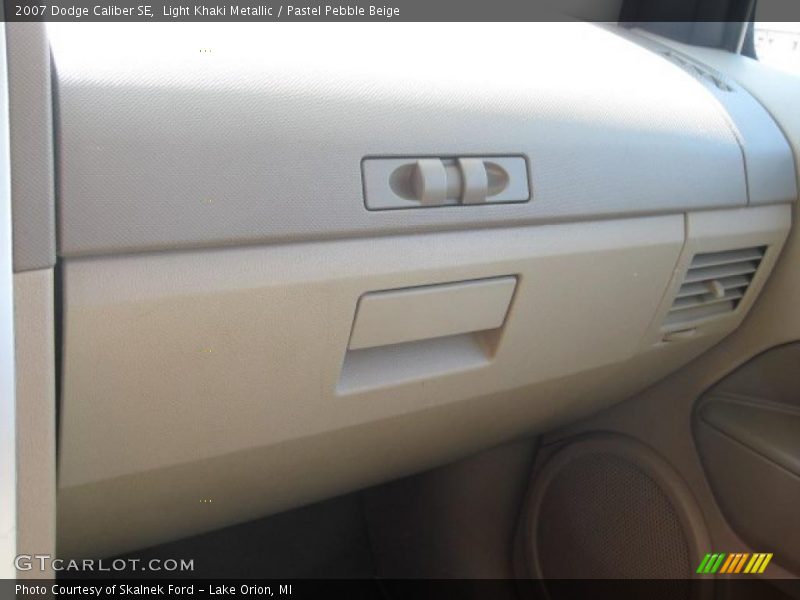 Light Khaki Metallic / Pastel Pebble Beige 2007 Dodge Caliber SE