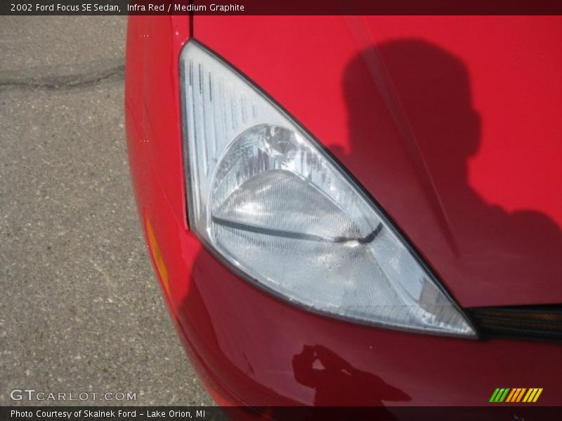 Infra Red / Medium Graphite 2002 Ford Focus SE Sedan