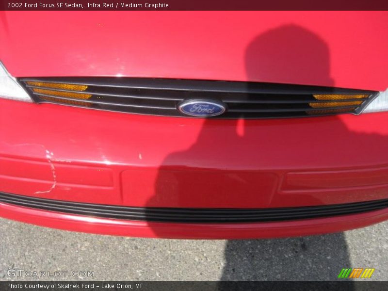 Infra Red / Medium Graphite 2002 Ford Focus SE Sedan