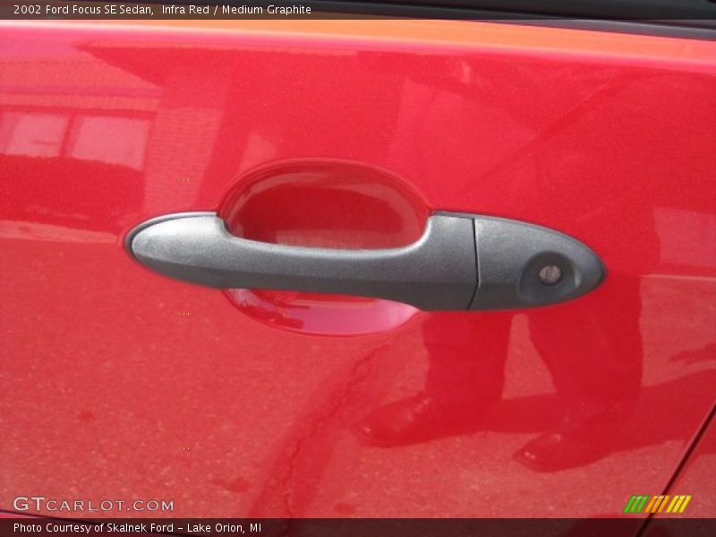Infra Red / Medium Graphite 2002 Ford Focus SE Sedan