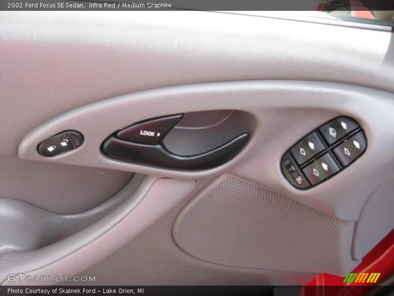 Infra Red / Medium Graphite 2002 Ford Focus SE Sedan