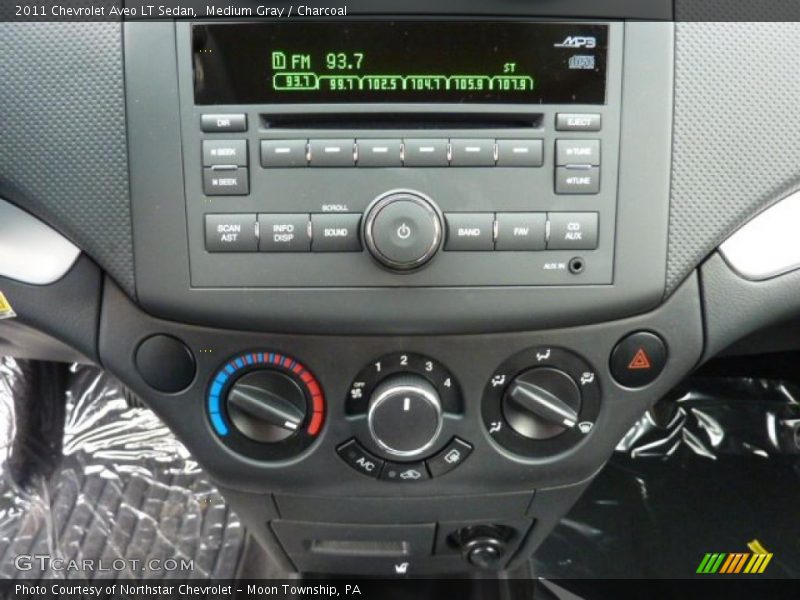Controls of 2011 Aveo LT Sedan