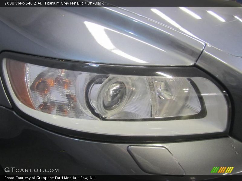 Titanium Grey Metallic / Off-Black 2008 Volvo S40 2.4i