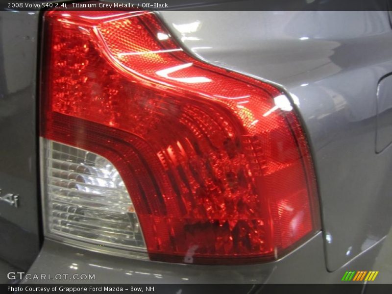 Titanium Grey Metallic / Off-Black 2008 Volvo S40 2.4i