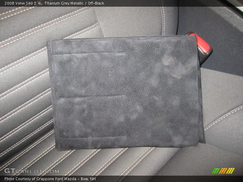 Titanium Grey Metallic / Off-Black 2008 Volvo S40 2.4i