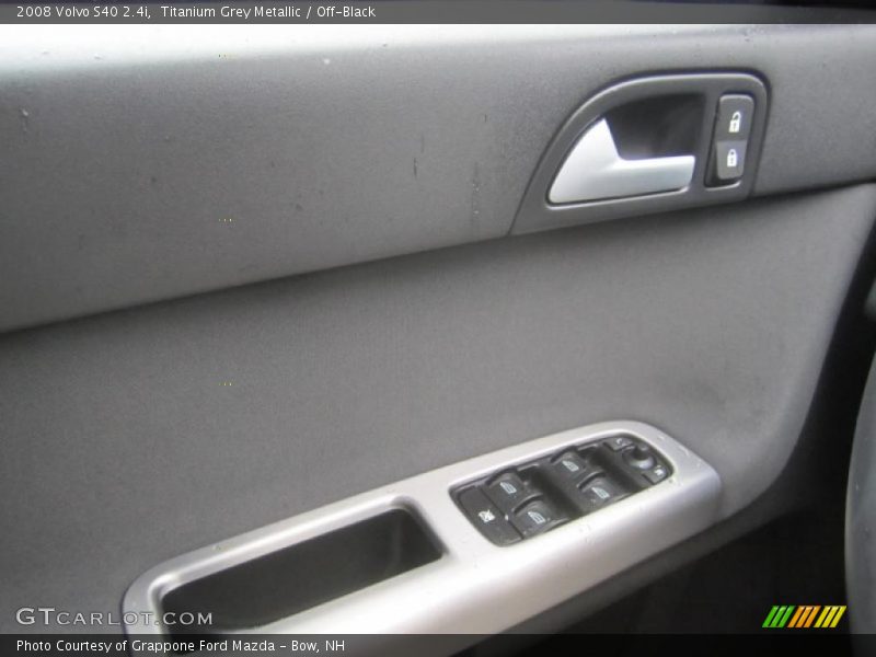 Titanium Grey Metallic / Off-Black 2008 Volvo S40 2.4i