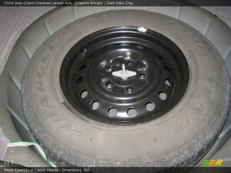 Graphite Metallic / Dark Slate Gray 2004 Jeep Grand Cherokee Laredo 4x4