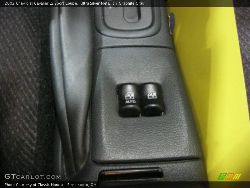Ultra Silver Metallic / Graphite Gray 2003 Chevrolet Cavalier LS Sport Coupe