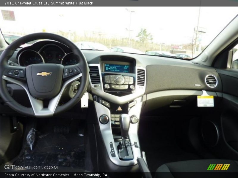 Summit White / Jet Black 2011 Chevrolet Cruze LT