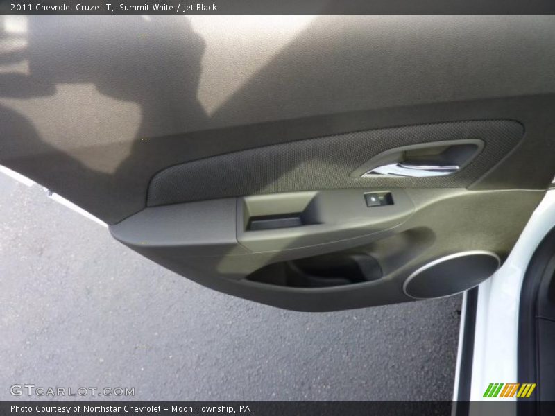 Summit White / Jet Black 2011 Chevrolet Cruze LT