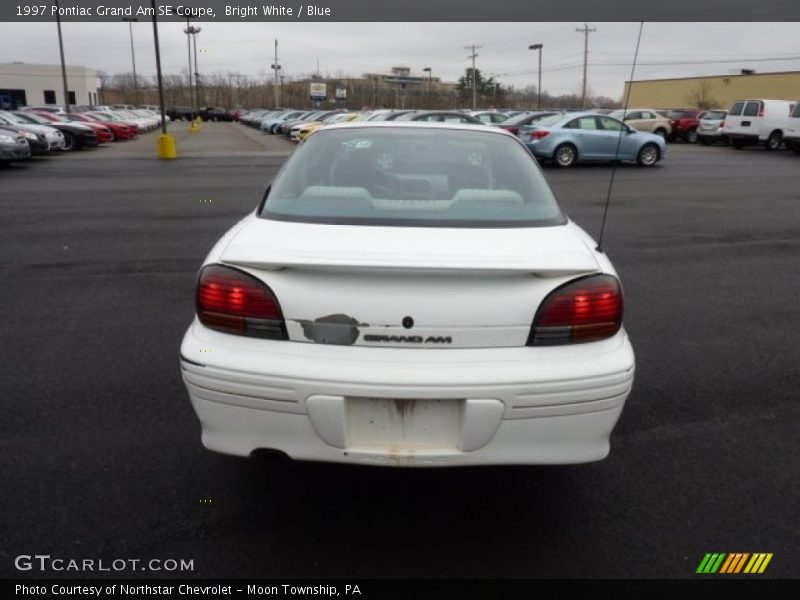 Bright White / Blue 1997 Pontiac Grand Am SE Coupe