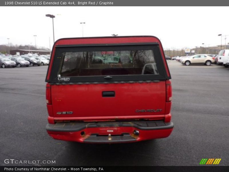Bright Red / Graphite 1998 Chevrolet S10 LS Extended Cab 4x4