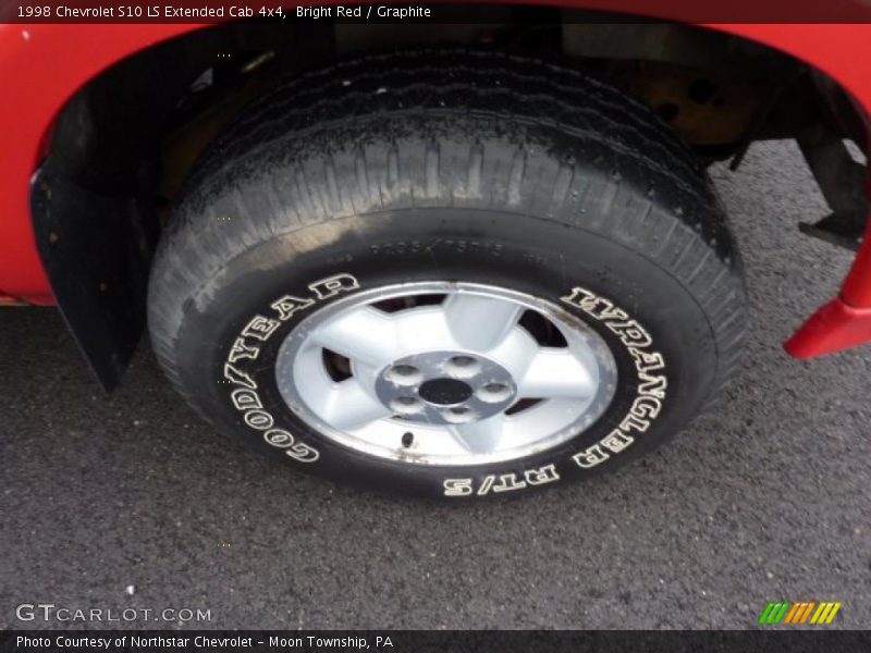 Bright Red / Graphite 1998 Chevrolet S10 LS Extended Cab 4x4
