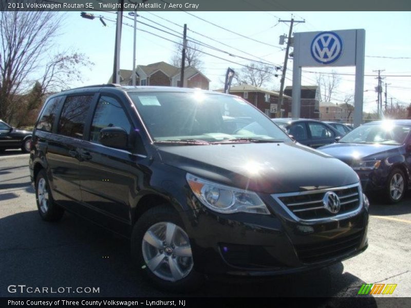 Twilight Gray Metallic / Aero Gray 2011 Volkswagen Routan SE