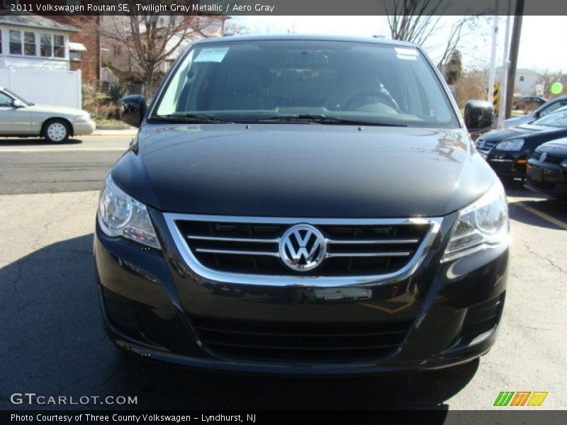 Twilight Gray Metallic / Aero Gray 2011 Volkswagen Routan SE