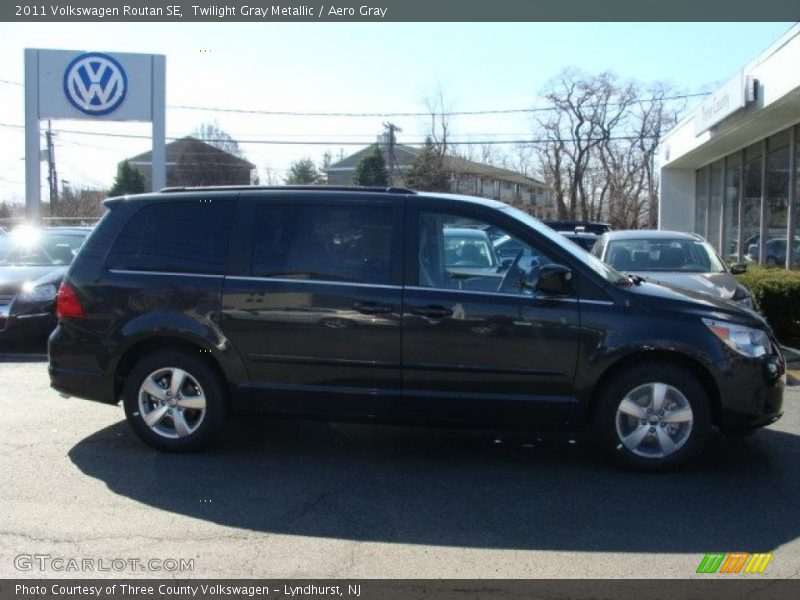 Twilight Gray Metallic / Aero Gray 2011 Volkswagen Routan SE