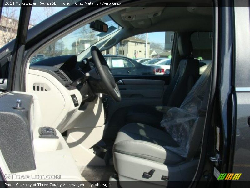 Twilight Gray Metallic / Aero Gray 2011 Volkswagen Routan SE