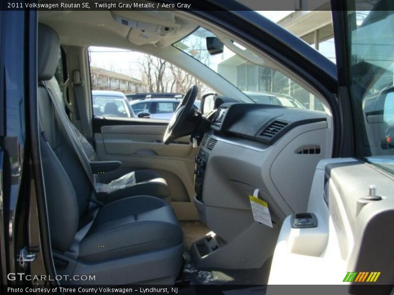 Twilight Gray Metallic / Aero Gray 2011 Volkswagen Routan SE