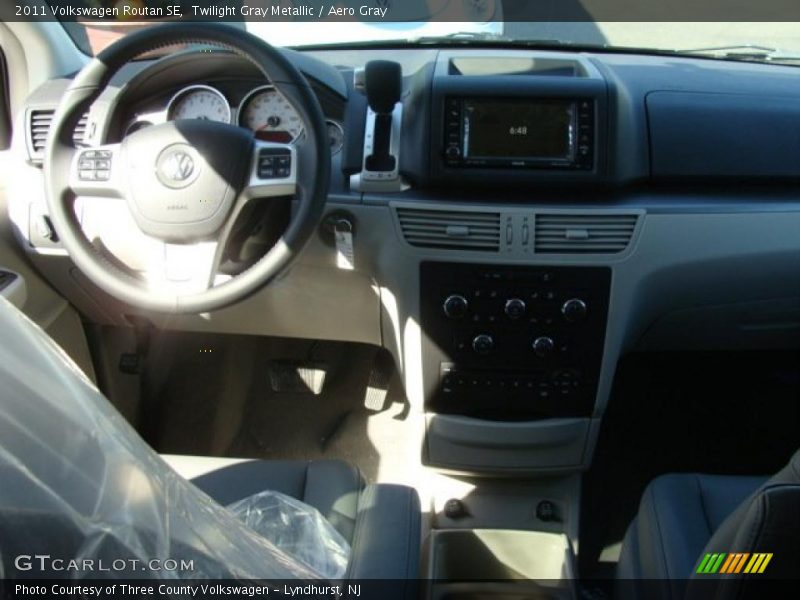 Twilight Gray Metallic / Aero Gray 2011 Volkswagen Routan SE