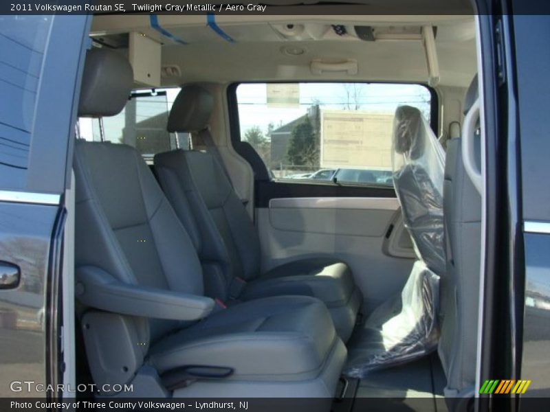 Twilight Gray Metallic / Aero Gray 2011 Volkswagen Routan SE