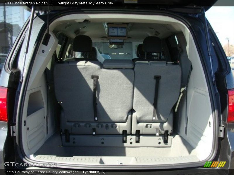 Twilight Gray Metallic / Aero Gray 2011 Volkswagen Routan SE