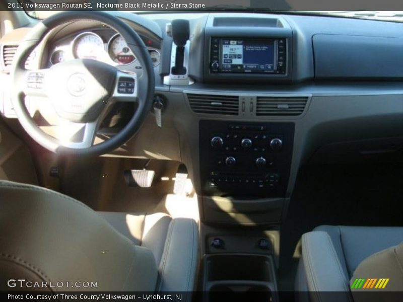 Nocturne Black Metallic / Sierra Stone 2011 Volkswagen Routan SE