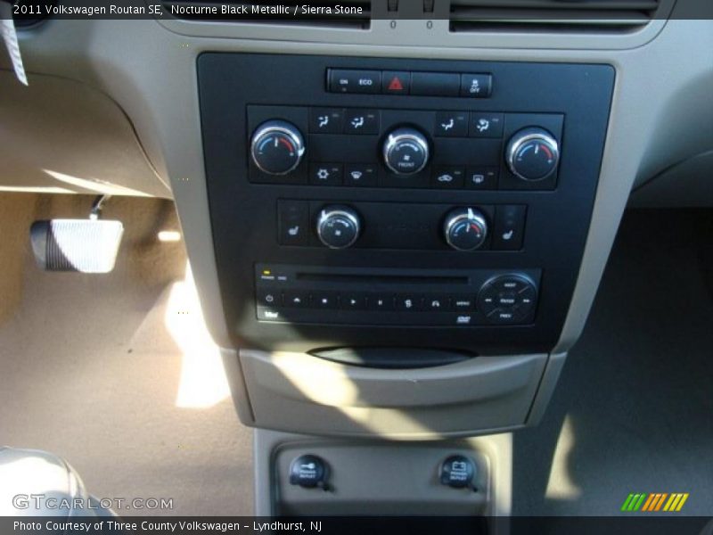 Nocturne Black Metallic / Sierra Stone 2011 Volkswagen Routan SE