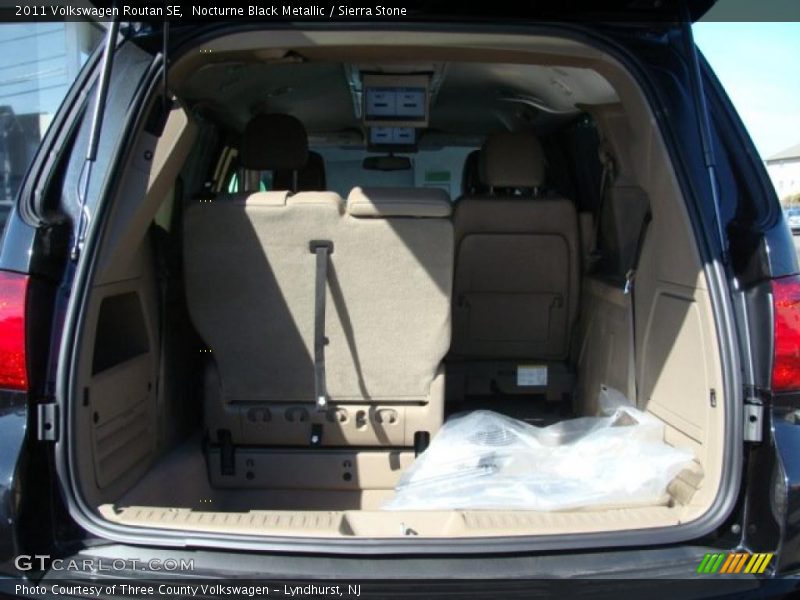 Nocturne Black Metallic / Sierra Stone 2011 Volkswagen Routan SE