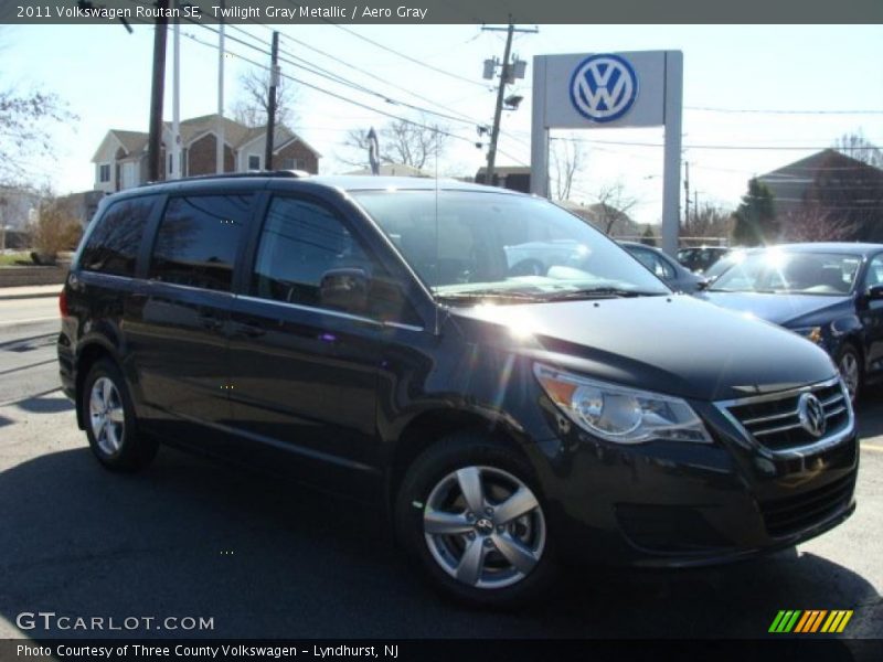 Twilight Gray Metallic / Aero Gray 2011 Volkswagen Routan SE