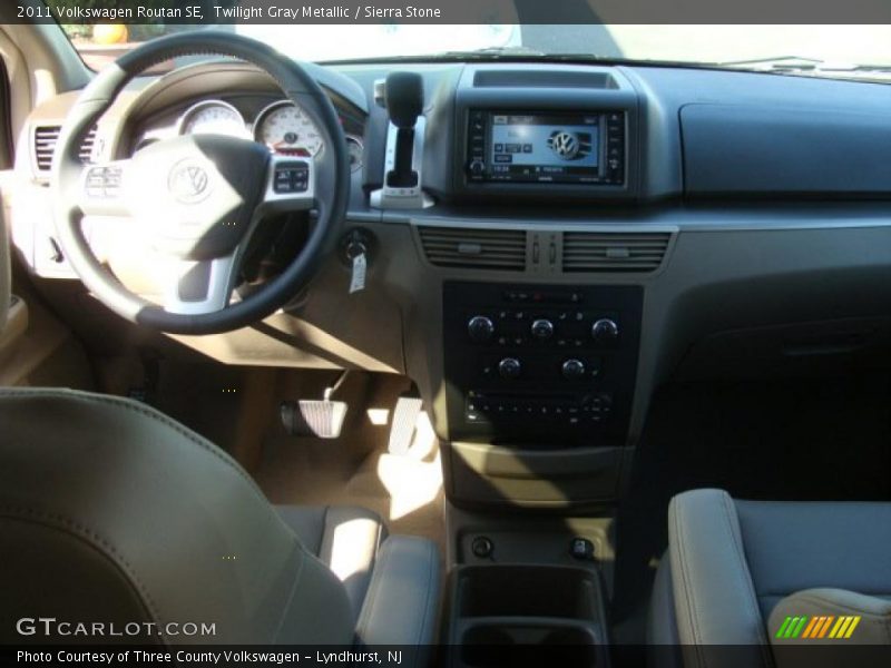 Twilight Gray Metallic / Sierra Stone 2011 Volkswagen Routan SE