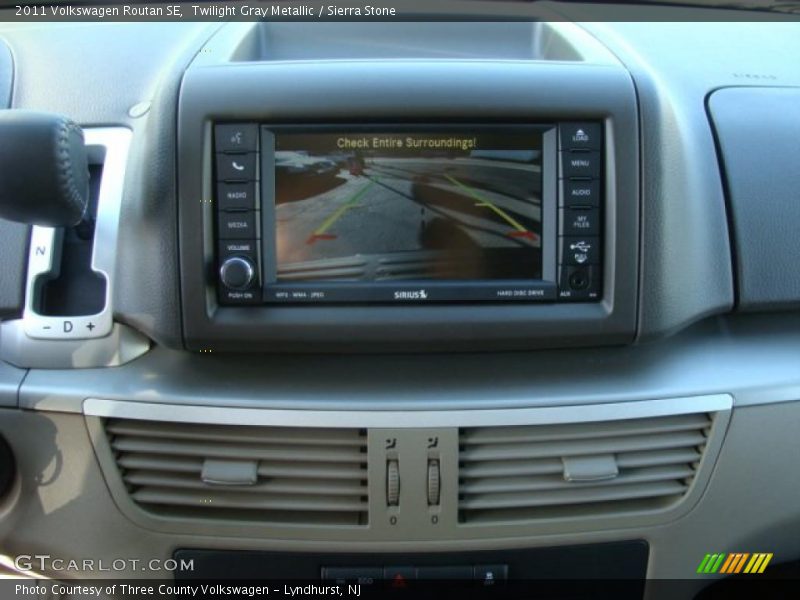 Twilight Gray Metallic / Sierra Stone 2011 Volkswagen Routan SE