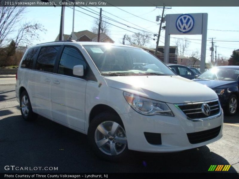 Calla Lily White / Aero Gray 2011 Volkswagen Routan SEL