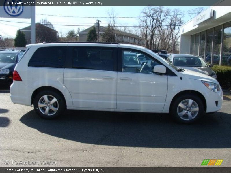 Calla Lily White / Aero Gray 2011 Volkswagen Routan SEL